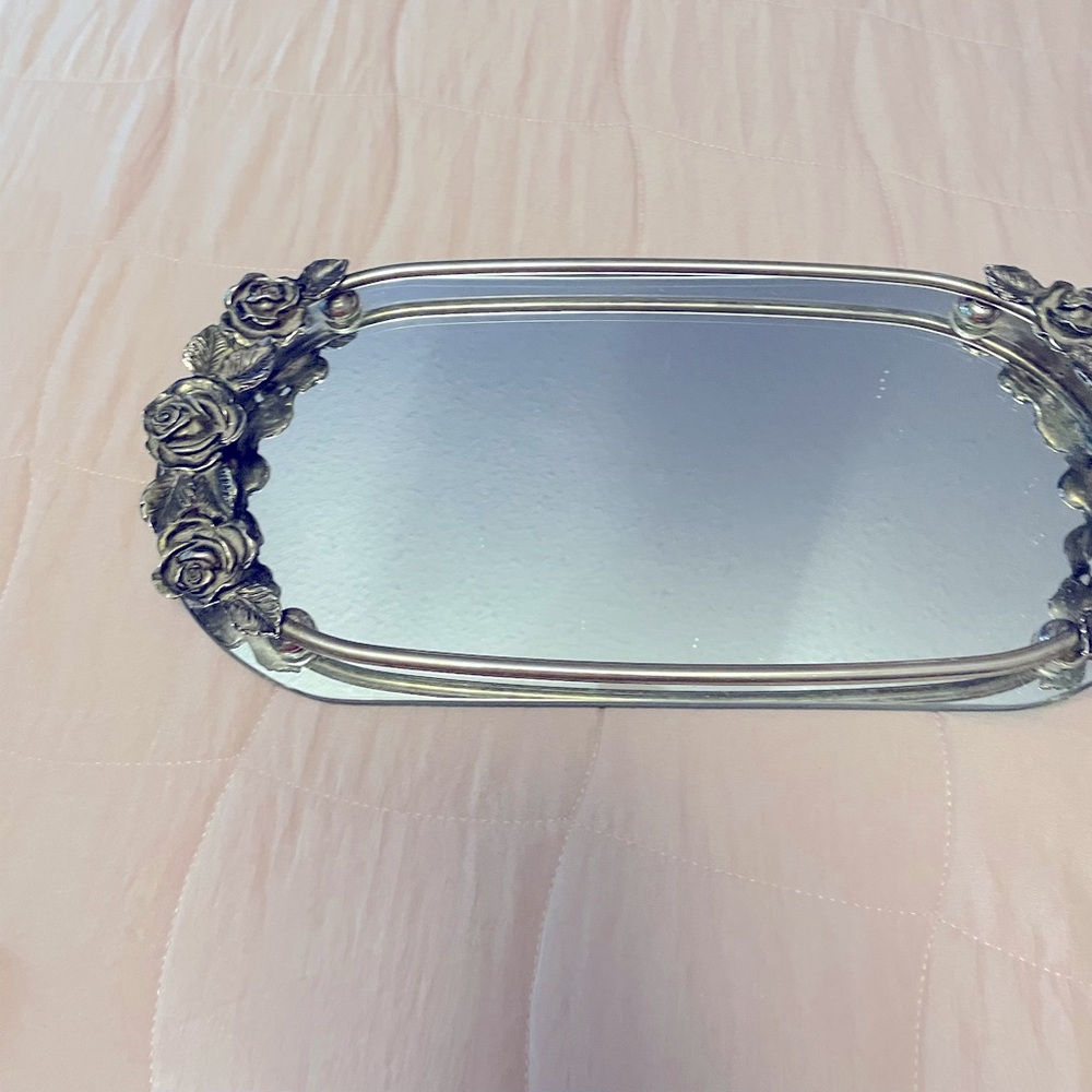 Mirror tray with decorative roses